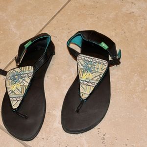 Sanuk sandals - LIKE NEW!